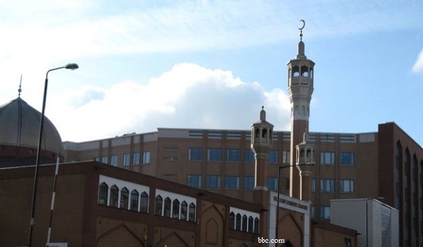 Masjid dan Gereja di Inggris Layani Sumbangan dengan Kartu dan Ponsel Pintar