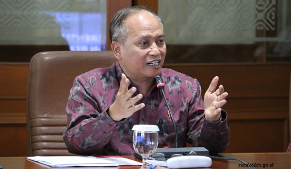 Menristekdikti Targetkan Tahun 2022 Indonesia Produksi Baterai Lithium