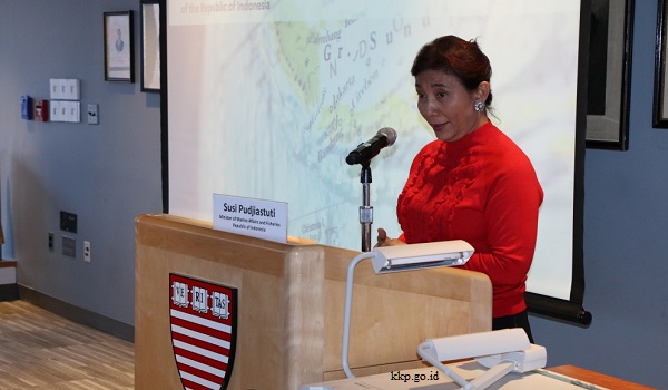 Menteri Susi Beri Kuliah Umum di Harvard