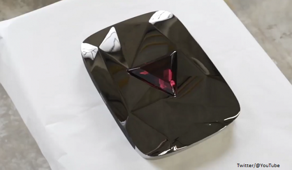 Red Diamond, Penghargaan dari YouTube bagi Pemilik 100 juta Subcriber